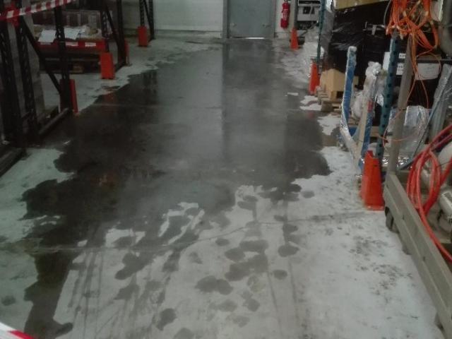 NETTOYAGE D'UNE TACHE D'HUILE