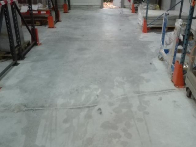 NETTOYAGE D'UNE TACHE D'HUILE